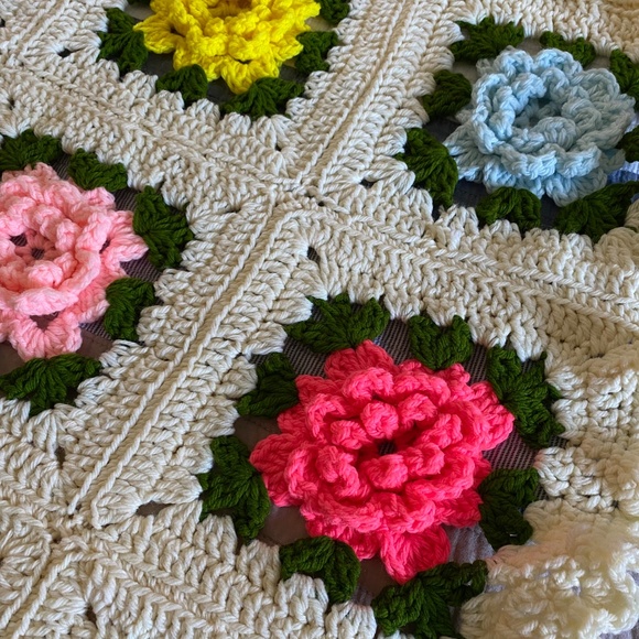 Vintage Flower Blossom Throw Handmade - Picture 2 of 2